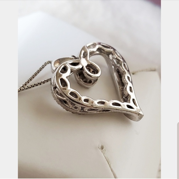 ❤Host Pick Helzberg Diamonds Silver Heart Necklace - Picture 5 of 6